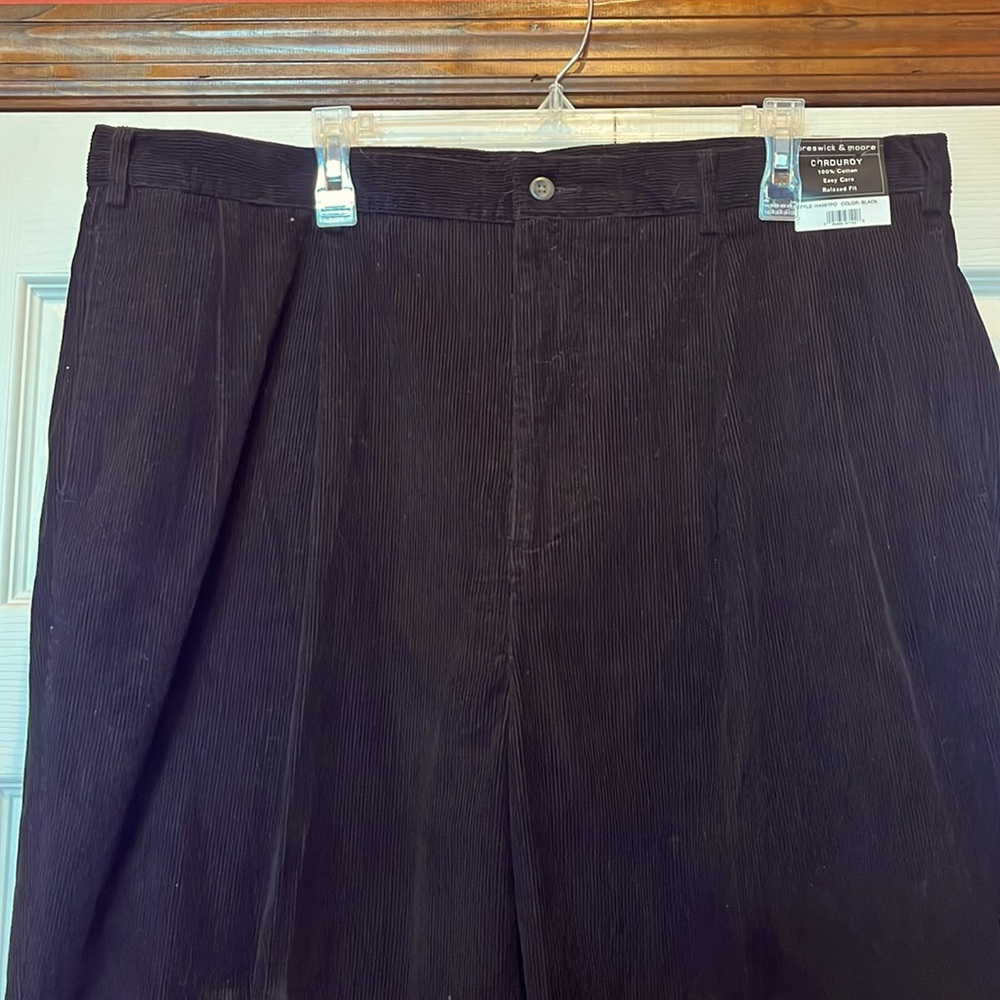 Men’s Black Relaxed Fit Corduroy Pants w/Front Pleats & Cuff Hem, Sz 42x32 NWT